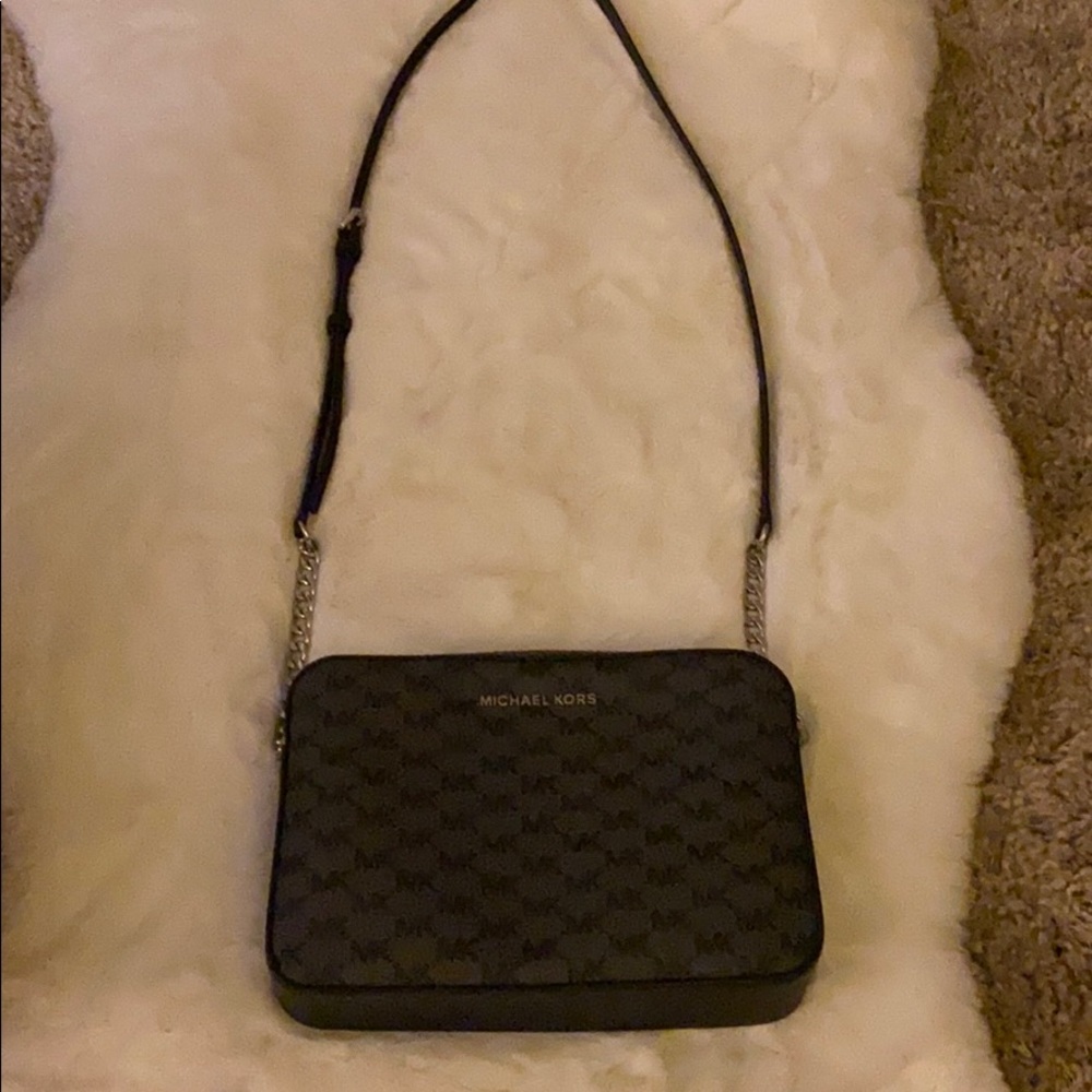 Michael Kors crossbody Black and Gray❤️